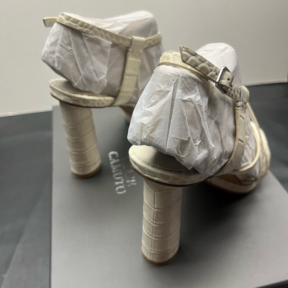 Vince Camuto - Size 6.5 - Brand new in box - Picture 4 of 14